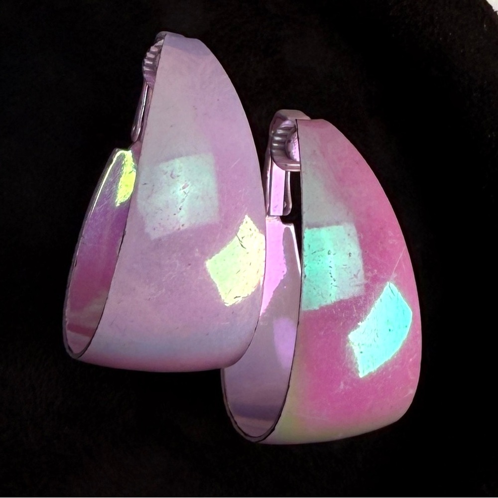 Vintage lightweight, pinkish, purple clip on earrings - Picture 5 of 6
